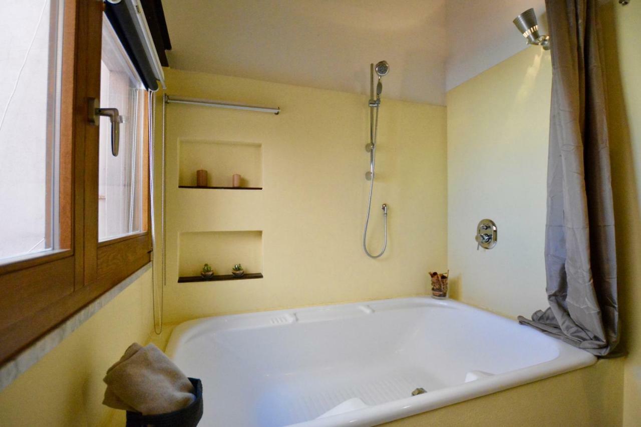 Romantic Suite Canelles Cagliari Exteriör bild